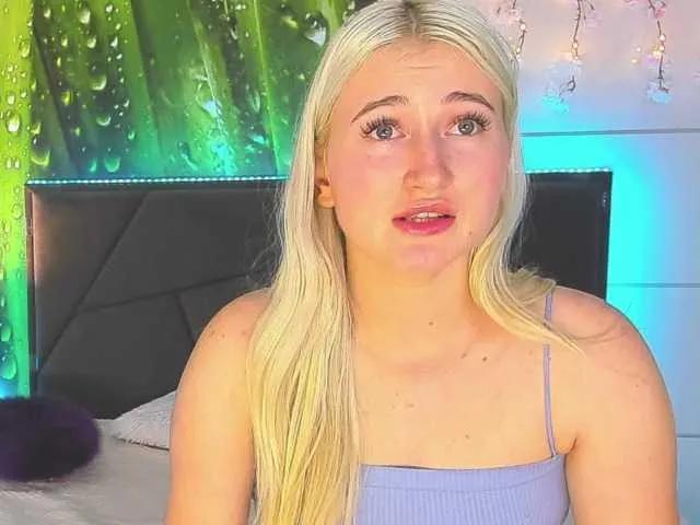 Discover 20 years old HollyTaillor from BongaCams HollyTaillor from BongaCams