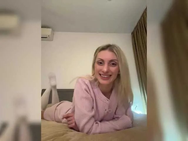 KarinaSim from BongaCams
