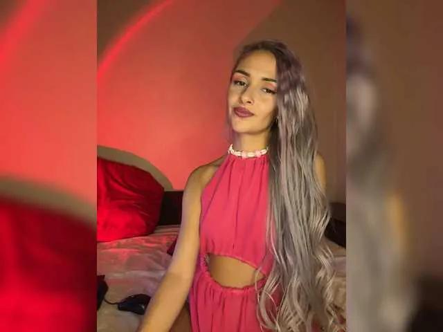 KiraWhite from BongaCams