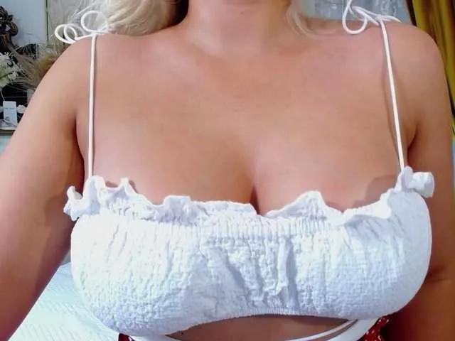 Malvvina from BongaCams