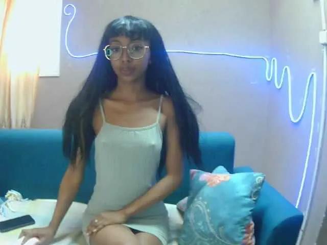 Explore Marinahgrey, she wants to masturbate for you Marinahgrey from BongaCams