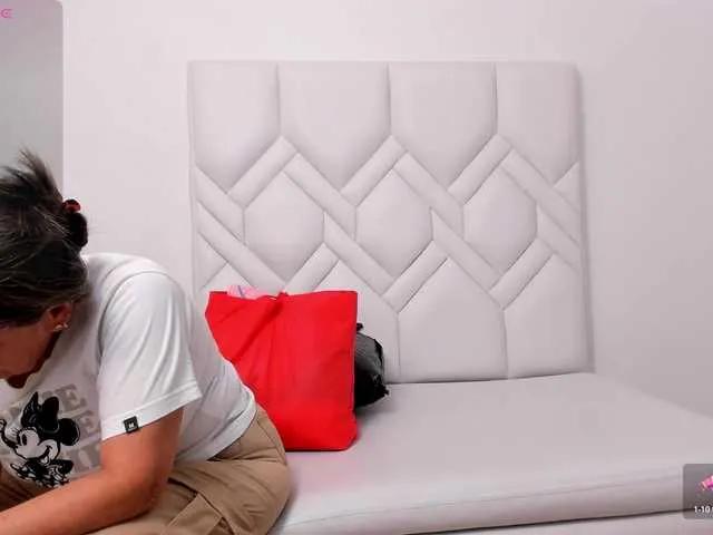 Try 58 years old MatureNewbie from BongaCams MatureNewbie from BongaCams