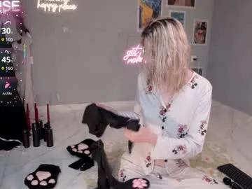 careful_i_bite from Chaturbate