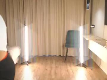 Watch sexy model Kissmesloww kissmesloww from Chaturbate