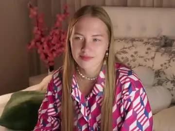 Explore cute model Roxanelan roxanelan from Chaturbate