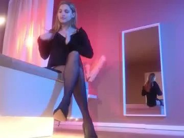 vanilla_whispers from Chaturbate