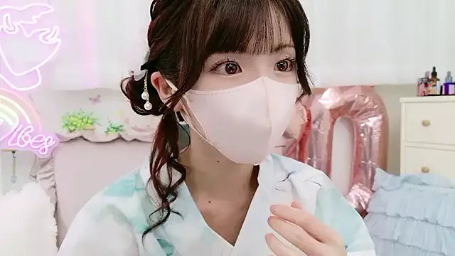 -minami- on StripChat