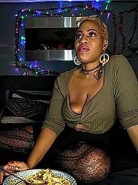 AmazonianMistress on StripChat