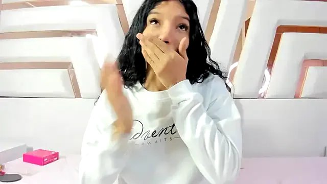 AndreaPinkNaughty on StripChat