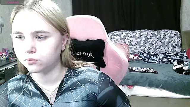 Ariana-May — Air kiss 