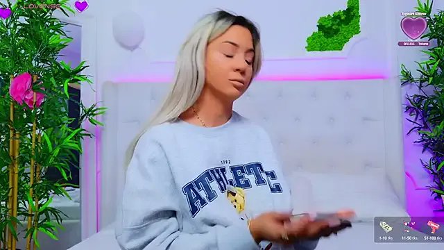 AriannaSins on StripChat