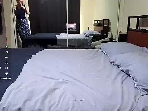 AussieKittyPurr from StripChat