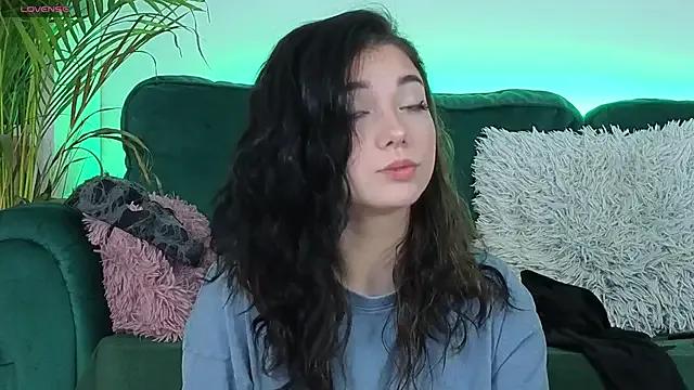 Discover sweet camwhore Avery-- Avery-- from StripChat