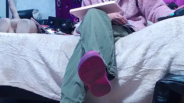 AyshaScott — My place is under your boots goddess