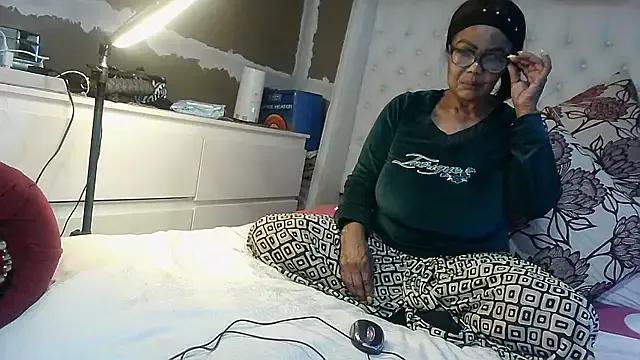 Discover naked stripper Carocurvy Carocurvy from StripChat