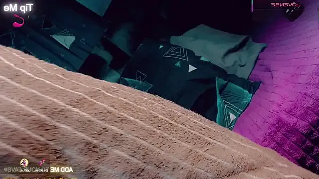 CharlotteBigCock on StripChat