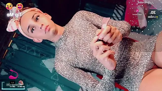 CharlotteBigCock on StripChat