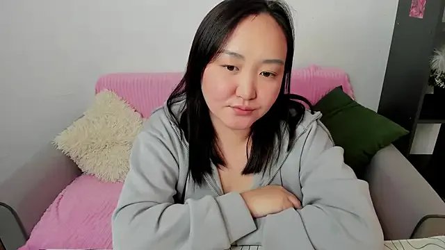 DanielleMullore — air kiss