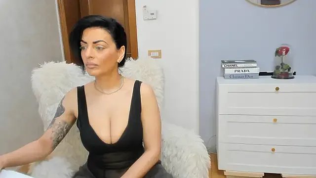ElisaBaxter — !Hot MILF !!Make me WET with your TIPS!