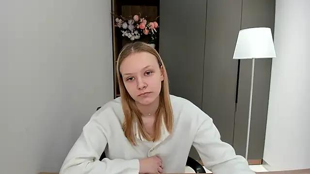 Naked ElissaGlod wants you to fuck her body now ElissaGlod from StripChat