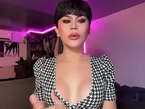 erotictsmonica