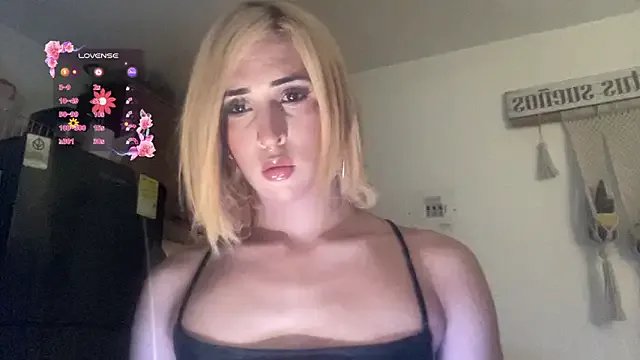 isa_fox_23 from StripChat