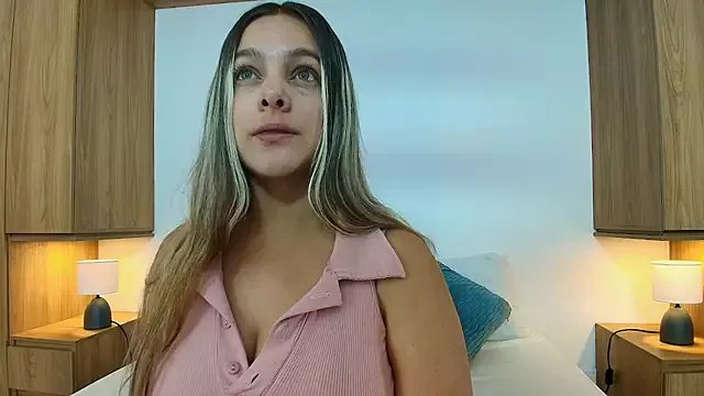 Isabella_Harley on StripChat