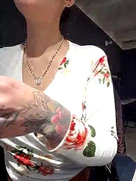 Isabella_Varella from StripChat