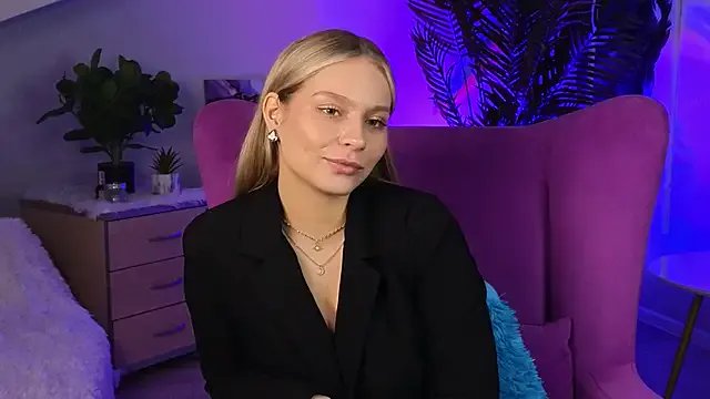 JenetteGieber — kiss in honor of the start of my stream