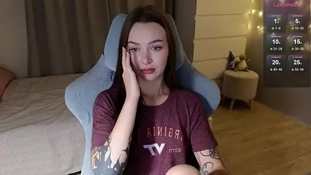 kate_leoo on StripChat