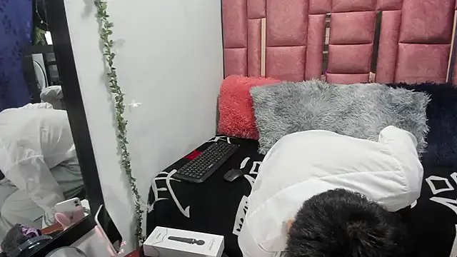 keily_and_carty — Fingers in Pussy