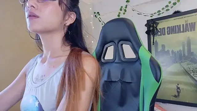 kittyzenn — Deep throat without clothes :P