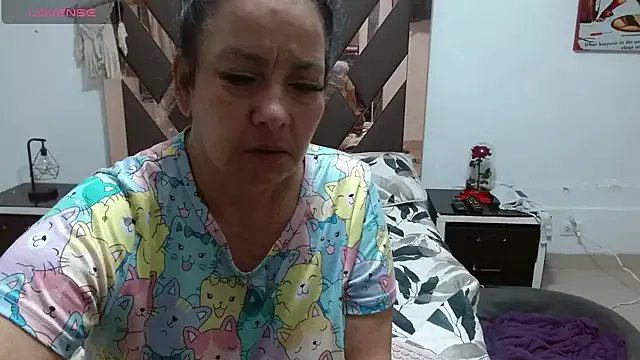 lindaesmeralda on StripChat