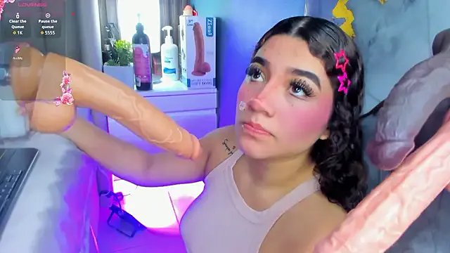little_valentinaa on StripChat