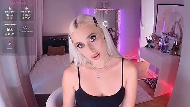 Discover naked camslut LoryWood LoryWood from StripChat