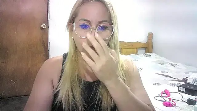 mariana0x on StripChat