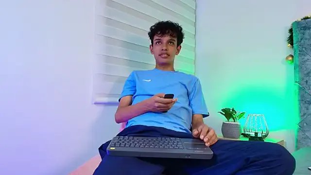 maxfrost_1 from StripChat