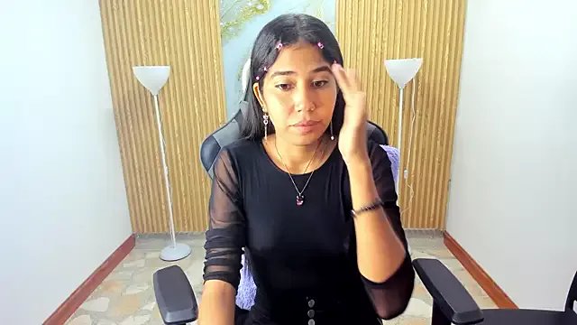 Mindy_19 on StripChat