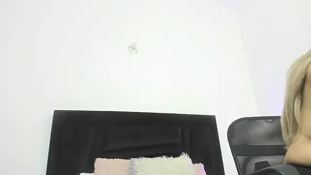 Naugthy_Sara — Freechat on StripChat