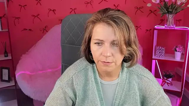 NicoleHitman on StripChat