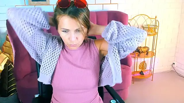 NicoleHitman on StripChat