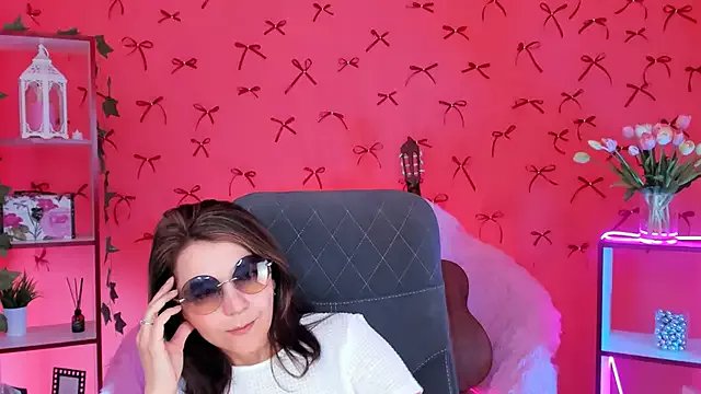 NicoleHitman on StripChat