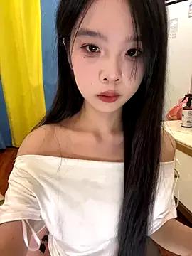 qiqi_x from StripChat