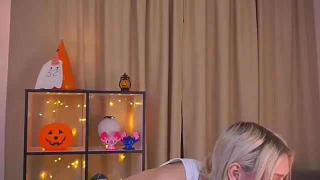 Discover RiriKiss, she wants to masturbate for you RiriKiss from StripChat