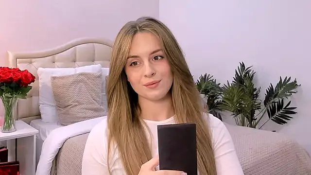 RozzitaBedberry on StripChat