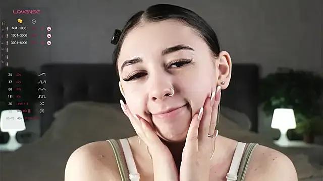 Masturbate to cute model Sssonya Sssonya from StripChat