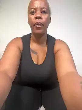 THICKBUNNYCHICKxxx from StripChat