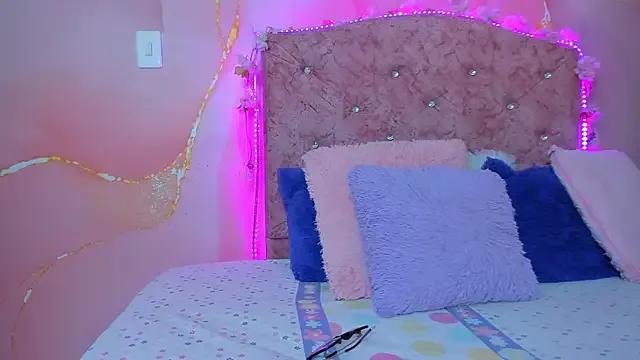 Slutty Violet_taylor_ wants you to fuck her body now violet_taylor_ from StripChat